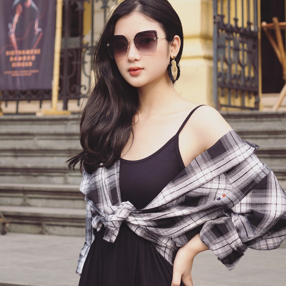 SAYME - WOMAN: Thời trang nữ với vô số lựa chọn phù hợp cho mọi lứa tuổi, mọi phom dáng và các nhu cầu mặc trong nhiều hoàn cảnh. Những mẫu thiết kế mới mẻ và tinh tế sẽ khiến phái đẹp luôn nổi bật. Thoải mái khi ở nhà, thu hút khi ra đường, thanh lịch khi đi làm và