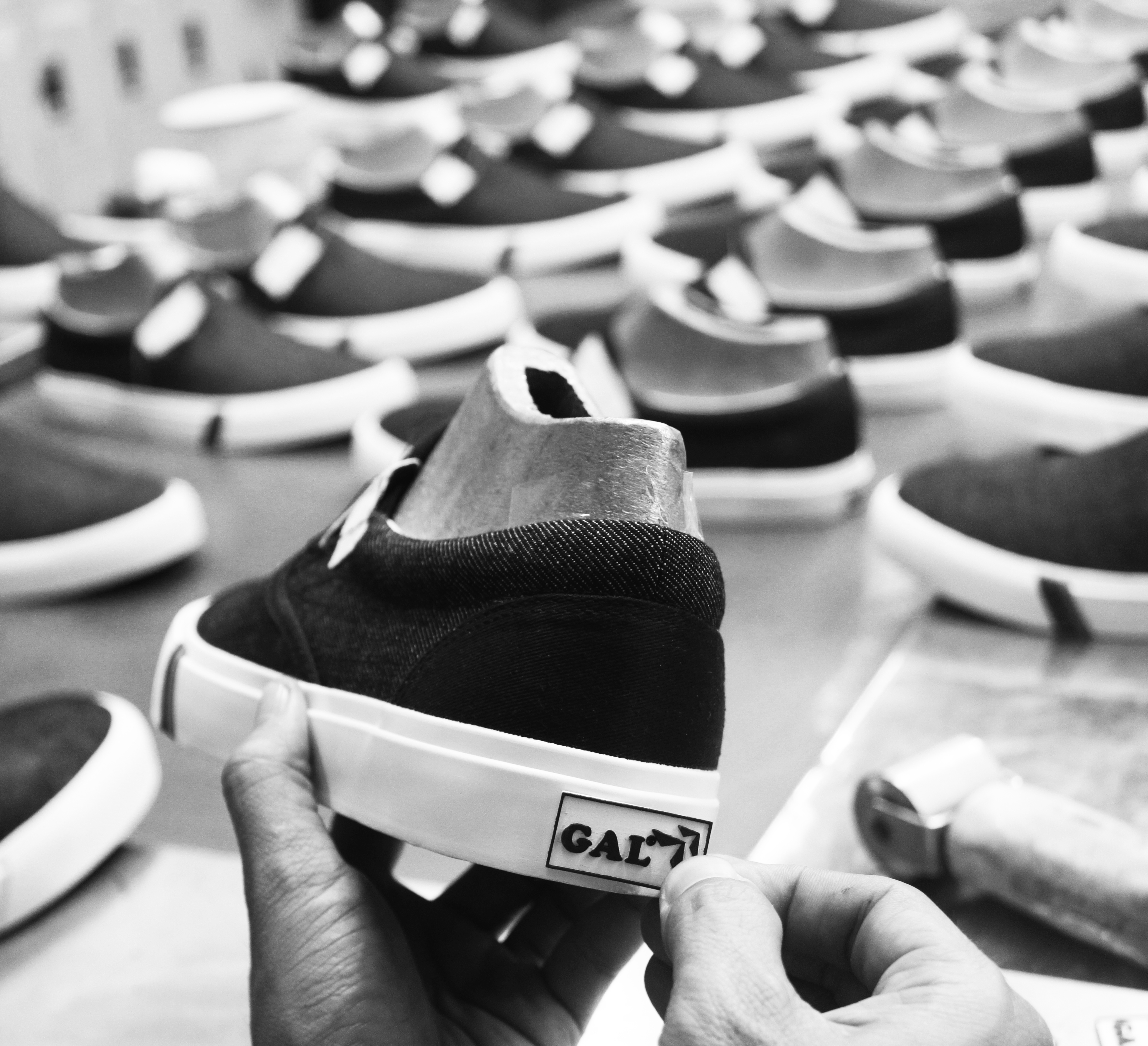 Giày Sneaker Việt Nam