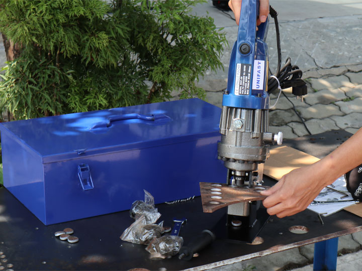 Máy đột thủy lực