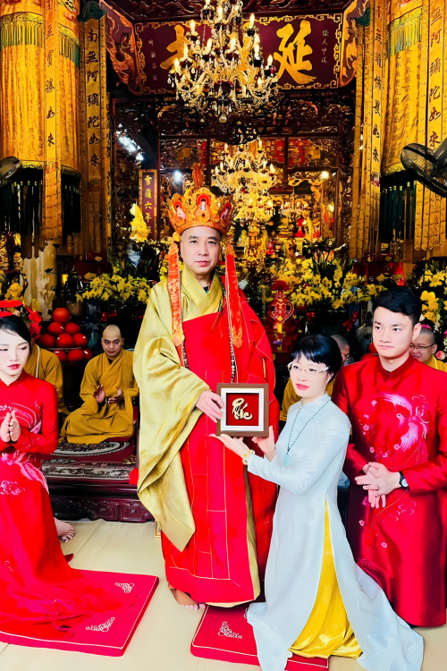 Bà Hoàng Minh Anh