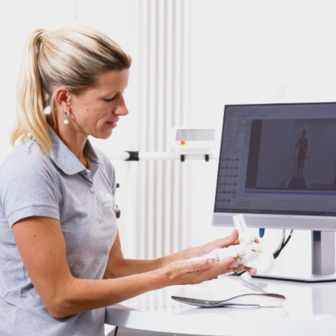 Chuyên gia vận động Đức khám