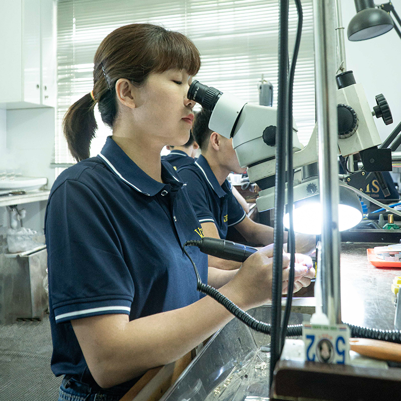 Vgems - công ty sản xuất trang sức bạc cao cấp và phân phối đá quý tổng hợp hàng đầu tại Việt Nam.