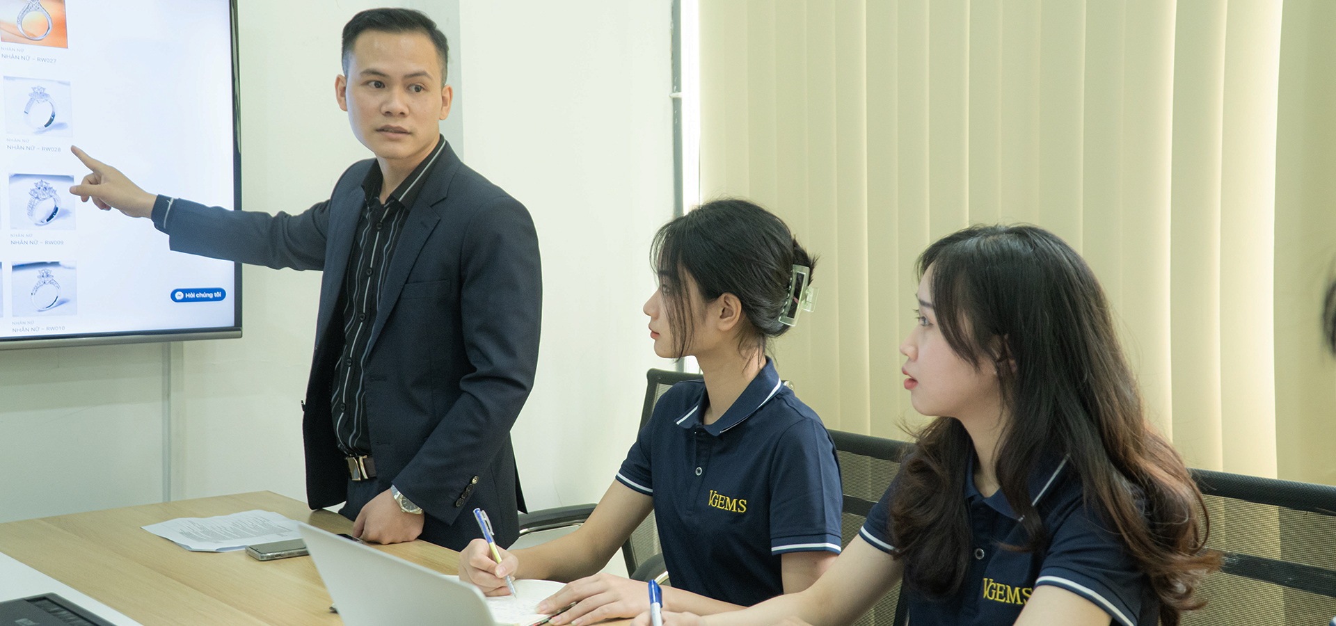 Chúng tôi lắng nghe và cùng nhau làm việc để tạo ra trải nghiệm tốt nhất cho khách hàng