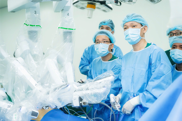 Phẫu thuật Robot điều trị ung thư thận, tuyến tiền liệt, bàng quang...