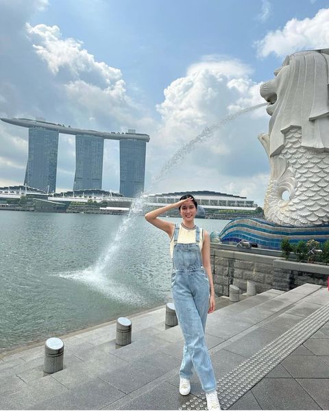Á hậu Phương Anh in Denim Overalls