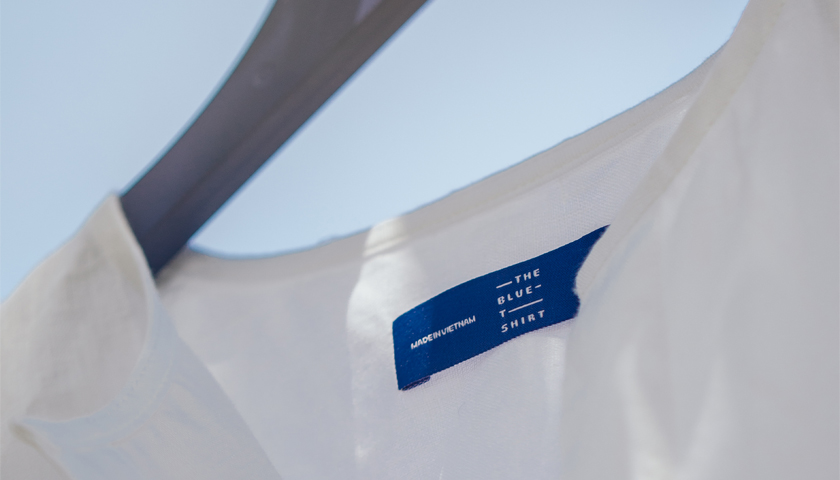 TheBlueTshirt đã có hành trình rẽ hướng đáng nhớ khi tìm thấy trong sắc xanh của tên thương hiệu một ý nghĩa đẹp và đáng theo đuổi khác. Chất liệu thân thiện môi trường và tái chế đã dần trở thành đường đi của thương hiệu.