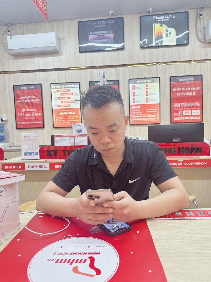 iPhone 14 Pro - Like New