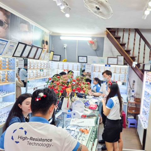 MẮT KÍNH SHADY - CHUYÊN GIA KÍNH CẬN - HÌNH ẢNH KHÁCH HÀNG