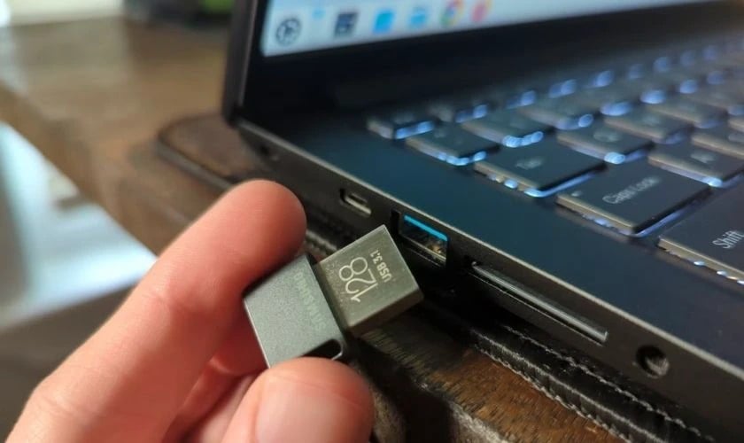 Laptop bật lên rồi tắt phải làm sao