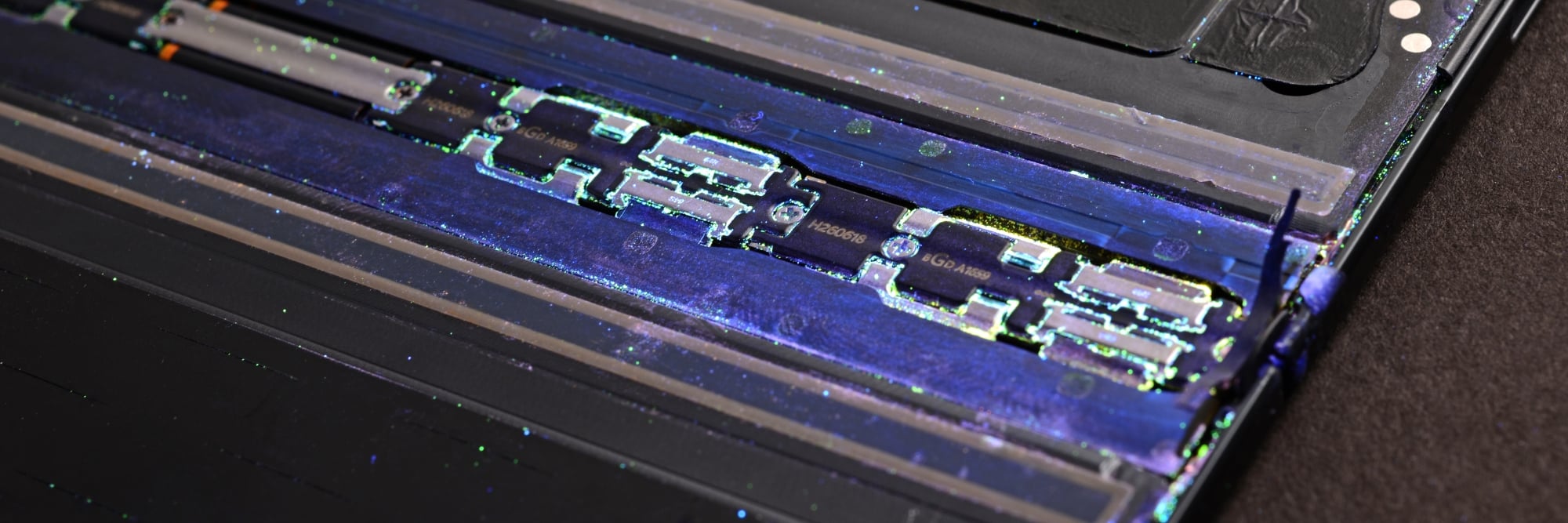 Z Fold8 UV dust glowing in the hinge, close up