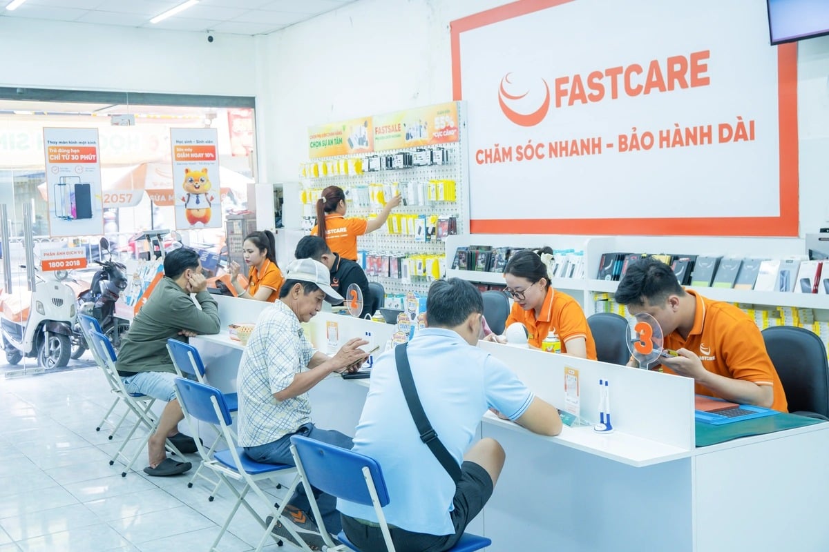 Cửa hàng FASTCARE tiếp nhận kiểm tra và sửa iPhone