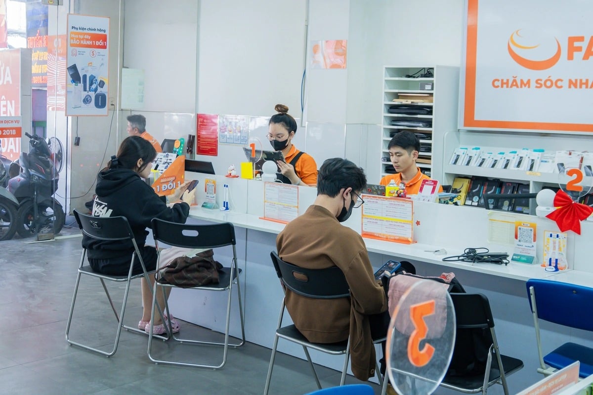 Cửa hàng FASTCARE tiếp nhận kiểm tra và sửa iPhone