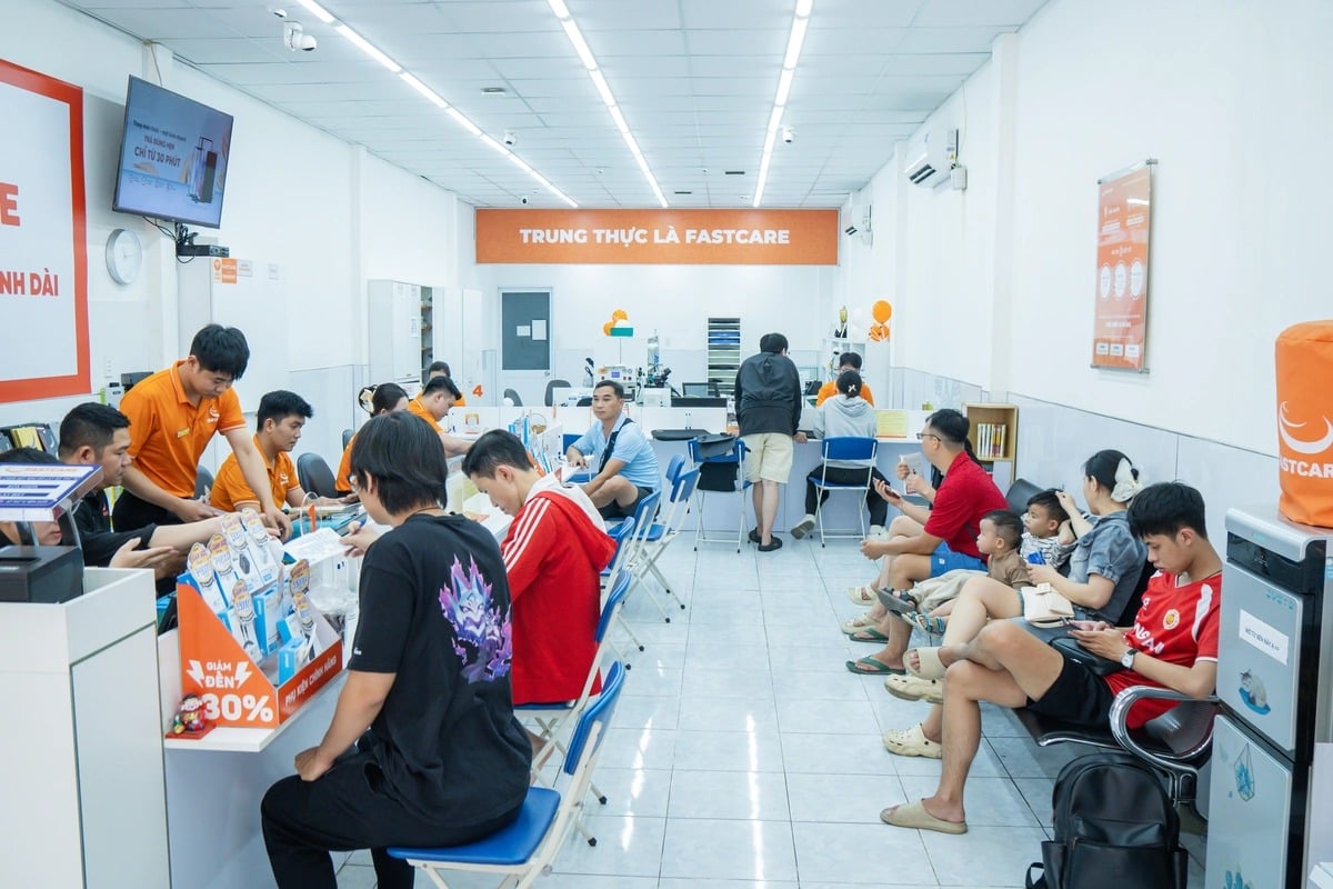 Cửa hàng FASTCARE tiếp nhận kiểm tra và sửa iPhone