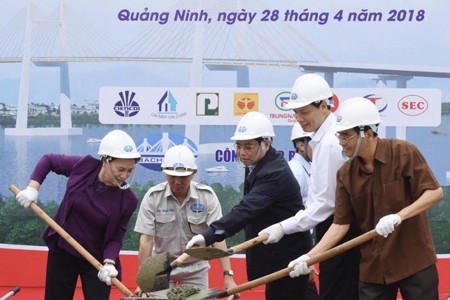 Hợp long cầu Bạch Đằng