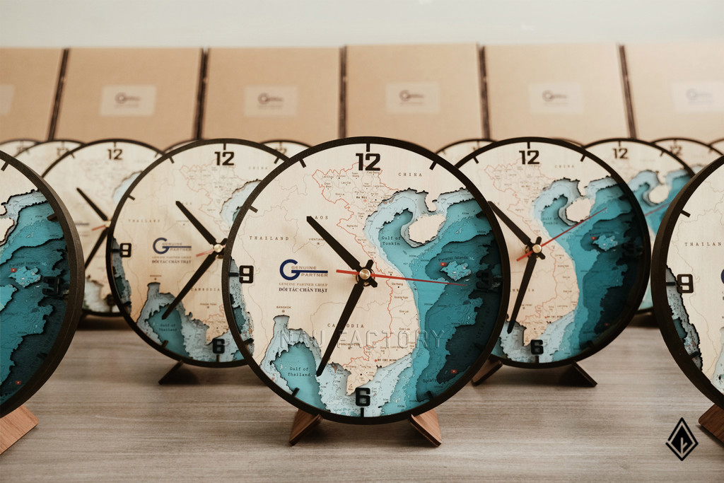 lịch gỗ khách hàng doanh nghiệp