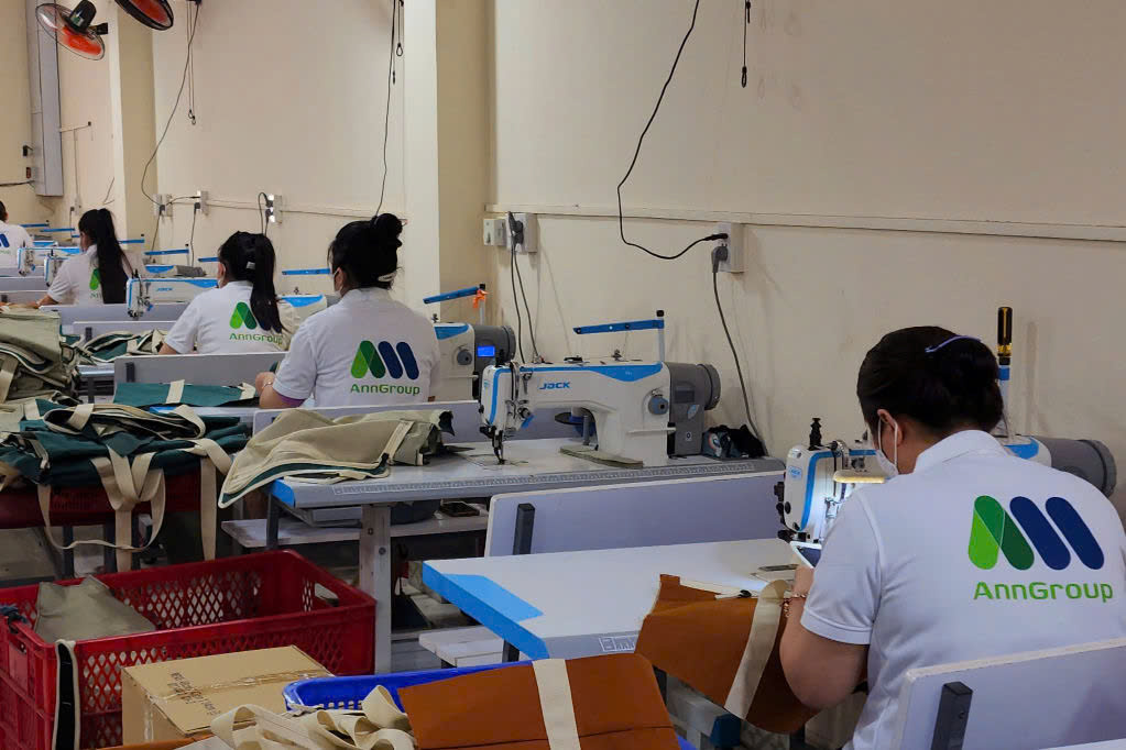 CÔNG TY TNHH SẢN XUẤT THƯƠNG MẠI DỊCH VỤ HỒNG LAM