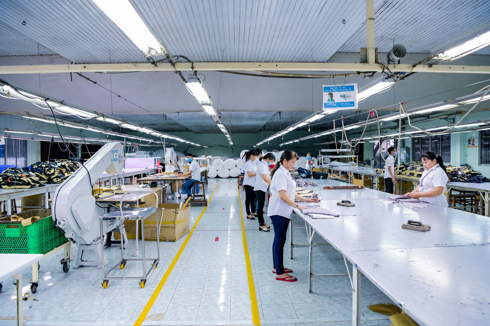 Sản xuất quần áo các loại