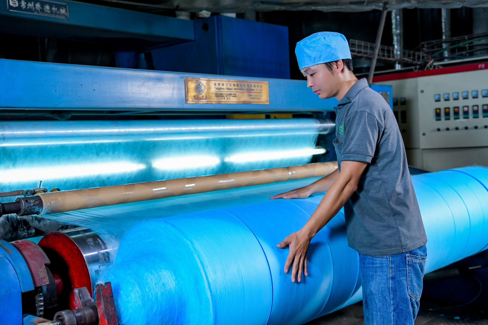 Sản xuất và kinh doanh nguyên phụ liệu ngành may; máy móc phụ tùng và các thiết bị phục vụ ngành may công nghiệp