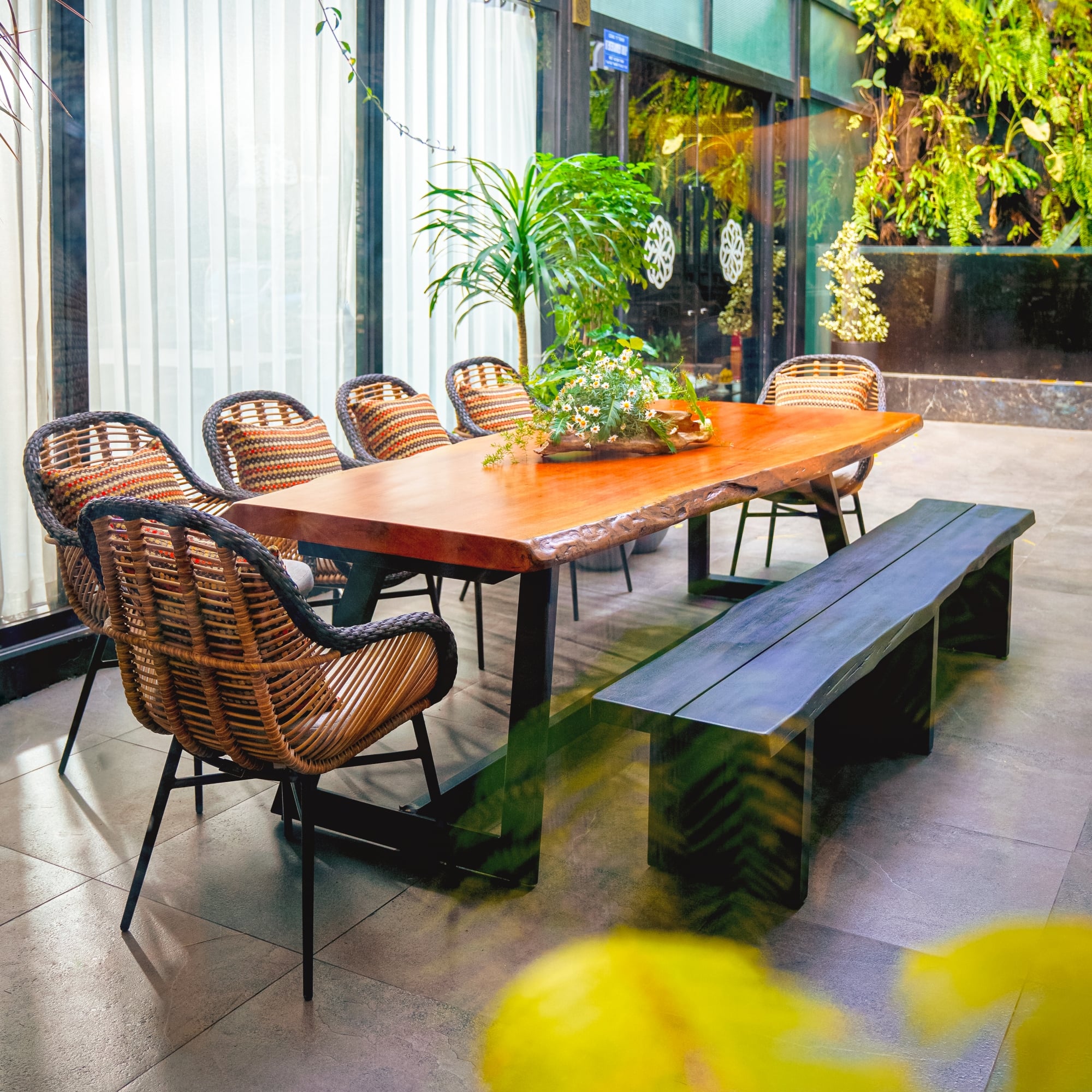 Bàn ghế sân vườn