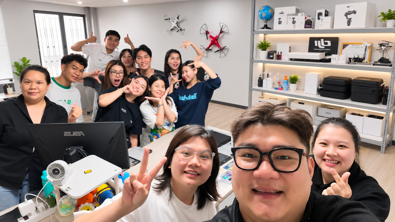 Buổi happy hours sau giờ làm tại RoBoBoss