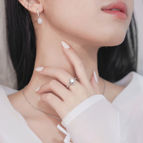 BEST SELLING ENGAGEMENT RINGS