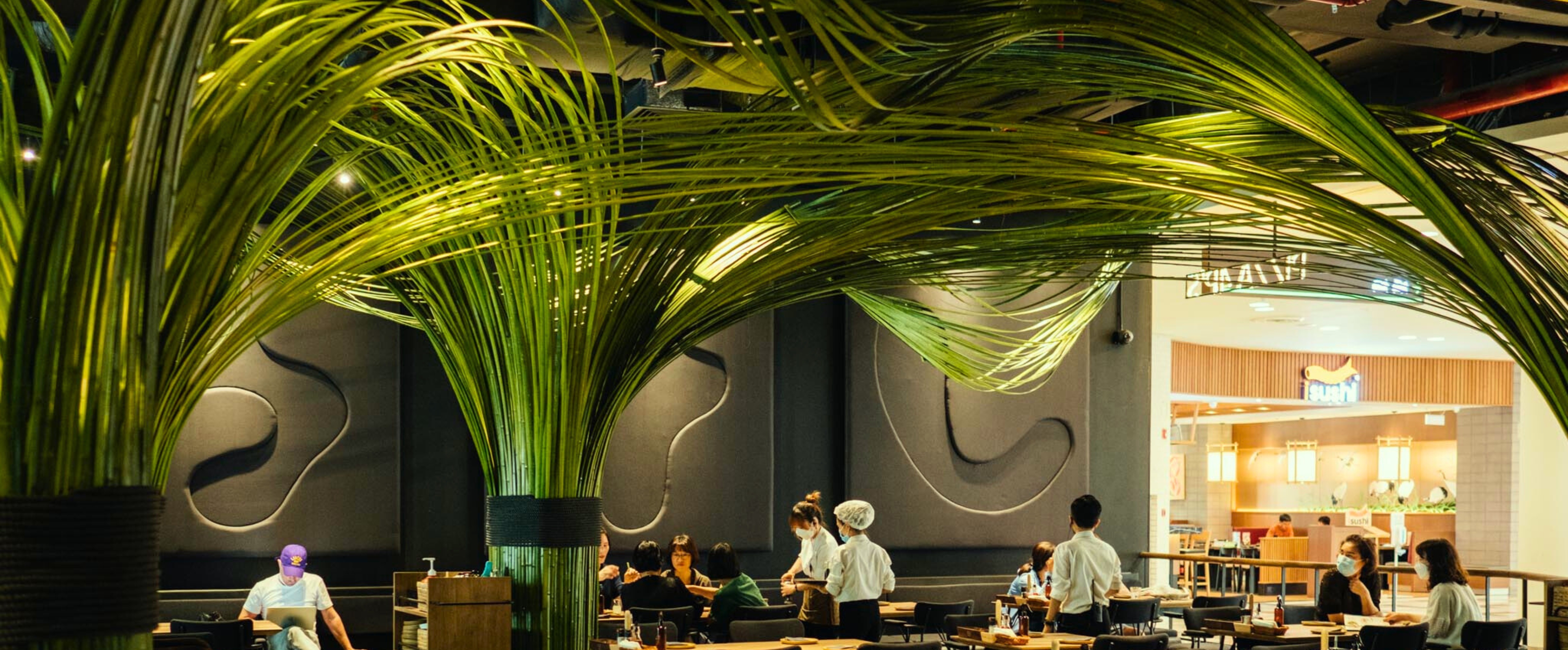 Thiết kế và thi công, nội -  ngoại thất mây tre tuyệt diệu. Với những người thợ thủ công lành nghề, và đầy tỉ mỉ.