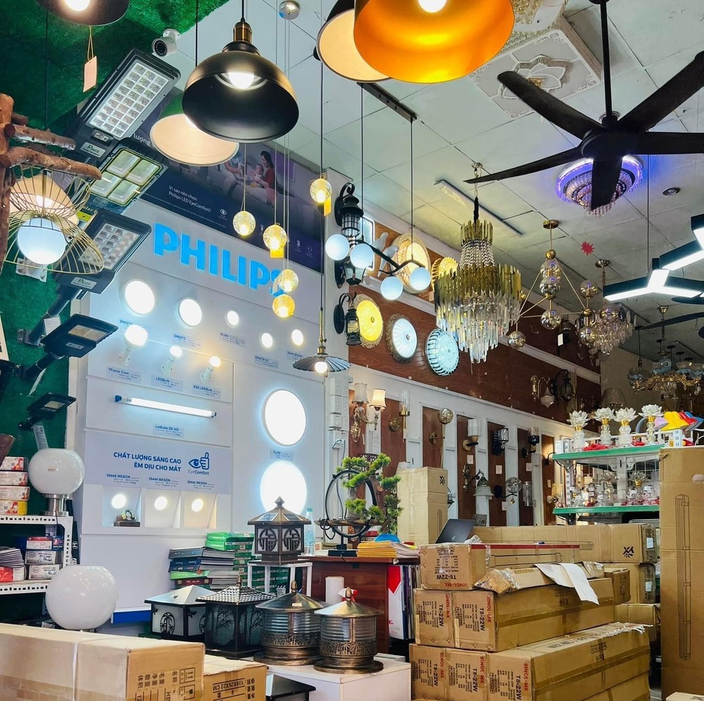 Showroom Thế Giới Đèn Điện TP