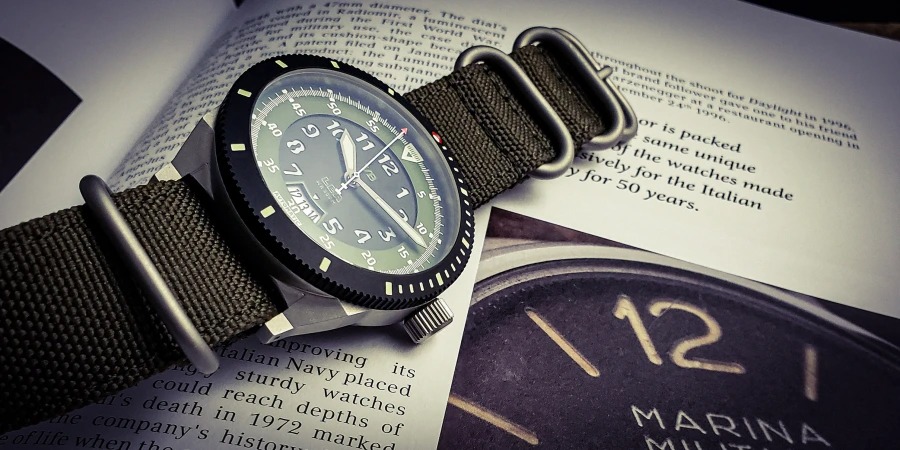 home-five-banner-item-1