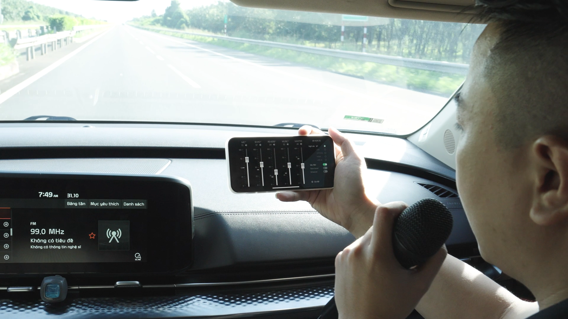 ACNOS MiCar 3 - Biến xe ô tô của bạn thành 1 hệ thống karaoke thu nhỏ