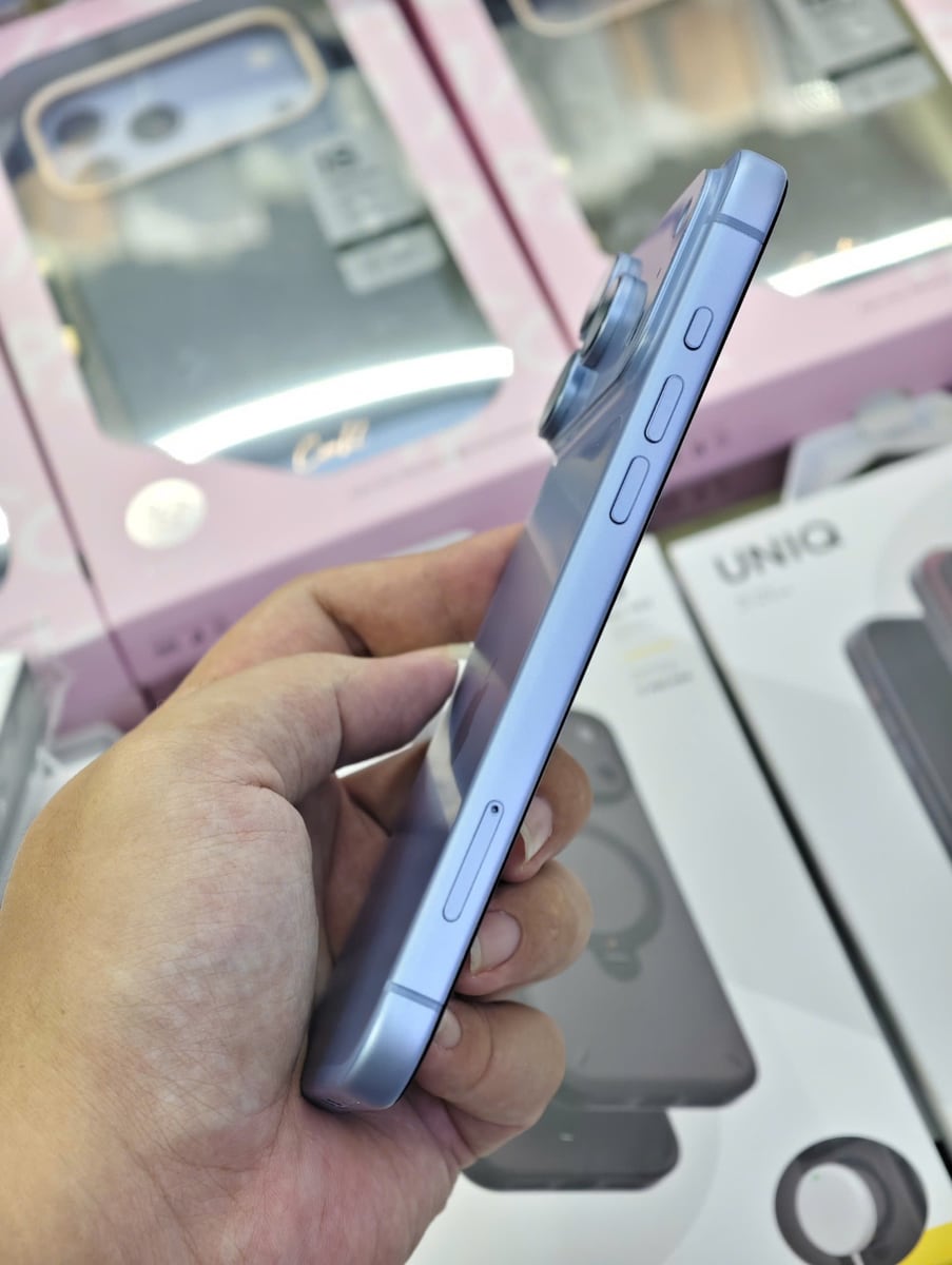 Viền nhôm iPhone 18 Pro Max dán PPF, nút bấm và khay SIM giữ nguyên