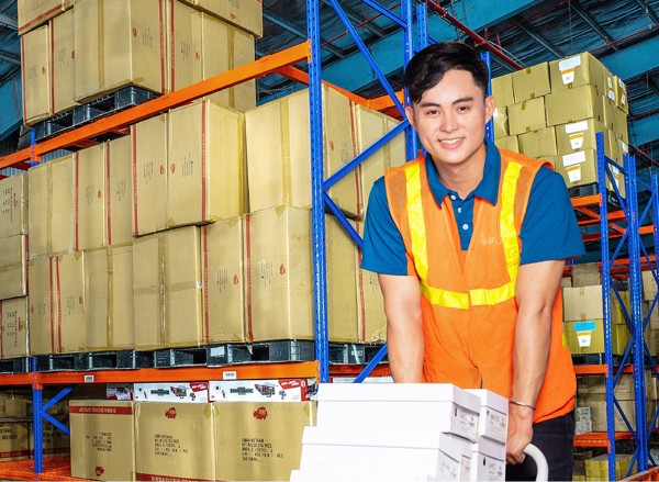 Nhập hàng và lưu trữ,<br> quản lý nhập – xuất – tồn kho