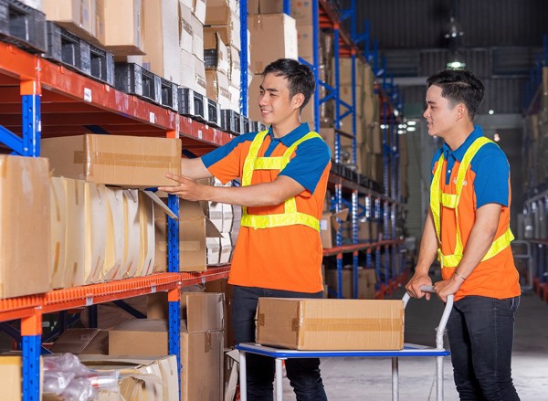 Giao hàng từ kho đến hệ thống siêu thị, chuỗi cửa hàng, nhà bán lẻ