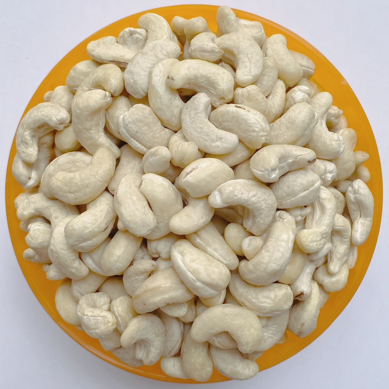 Whole Raw Cashew 320 - WW320