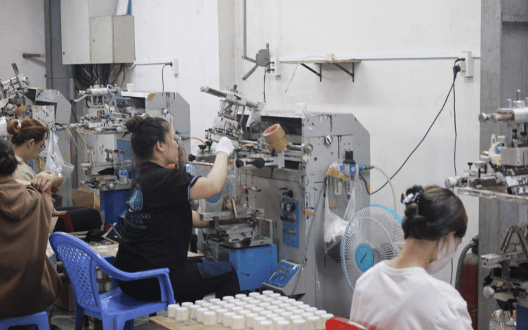 Những cơ sở vật chất đầu tiên