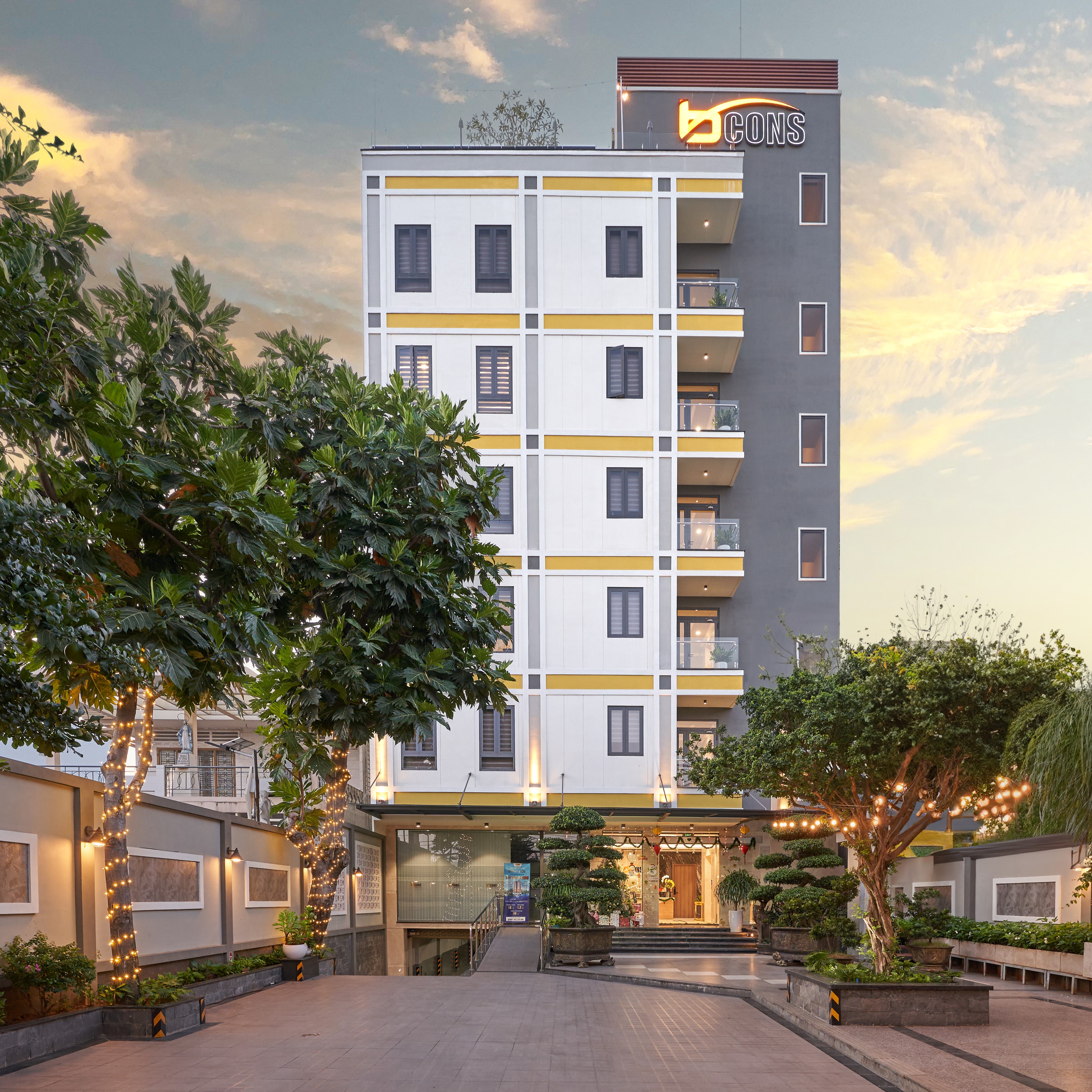 KHÁCH SẠN - NHÀ HÀNG