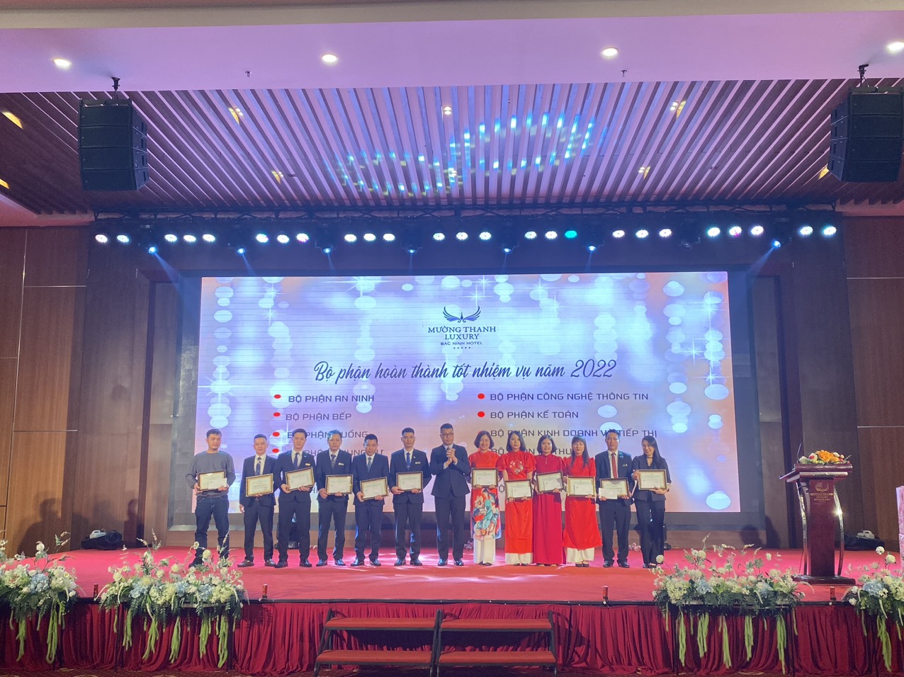 ĐỒNG PHỤC NHÀ HÀNG - KHÁCH SẠN