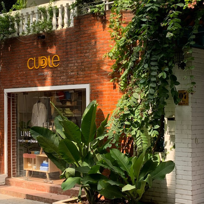 a linen brand with minimalist modern timeless style