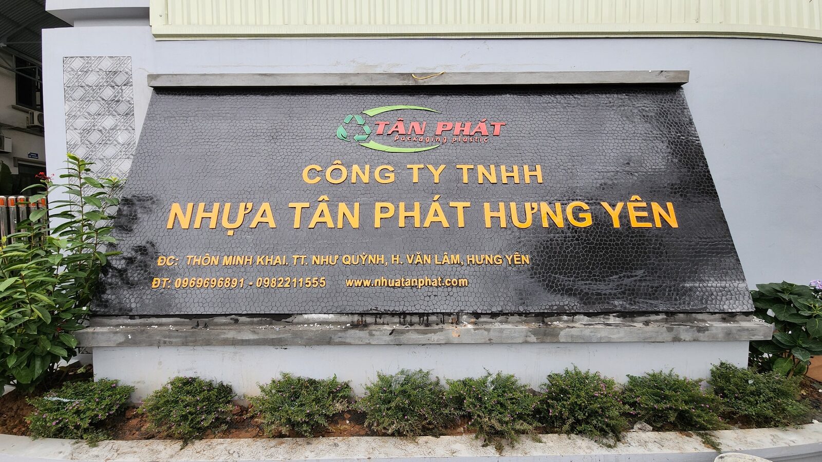 Biển hiệu công ty Nhựa Tân Phát Hưng Yên