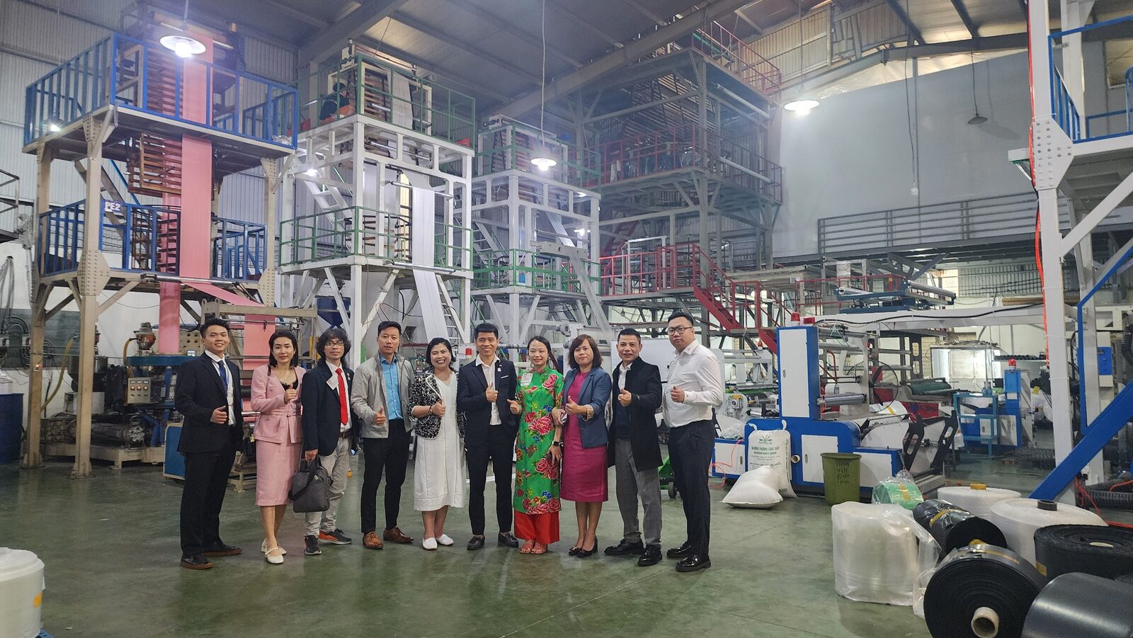 Đội ngũ tại nhà máy Nhựa Tân Phát