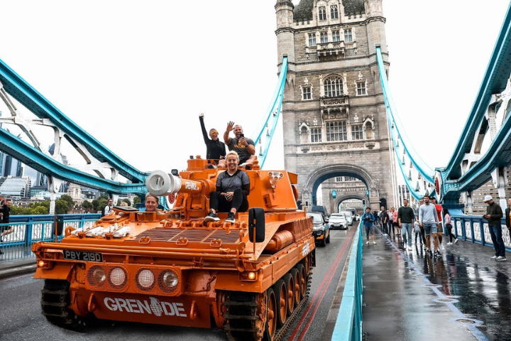 Tạo tiếng vang trong giới thể chất