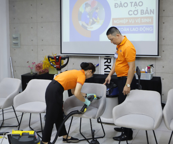 VỆ SINH GIẶT THẢM, GHẾ, SOFA, ĐU DÂY LAU KÍNH TÒA NHÀ/ VĂN PHÒNG