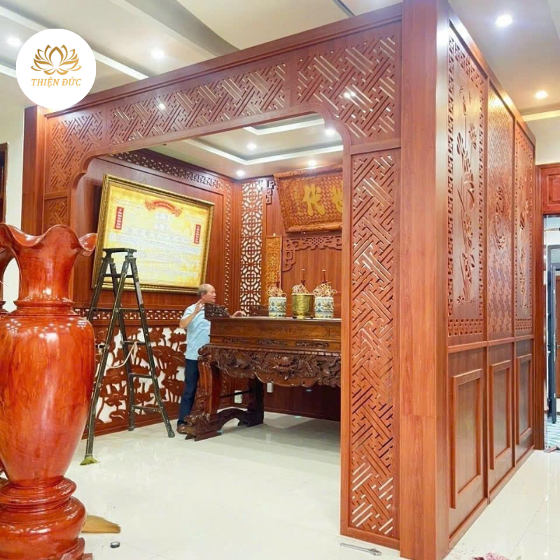 Vách Ngăn Phòng Thờ