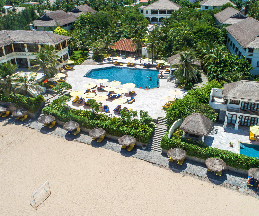 Hoà mình cùng biển xanh cát trắng 