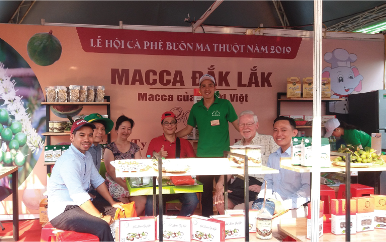 Lầu đầu tiên tham gia lễ hội lớn