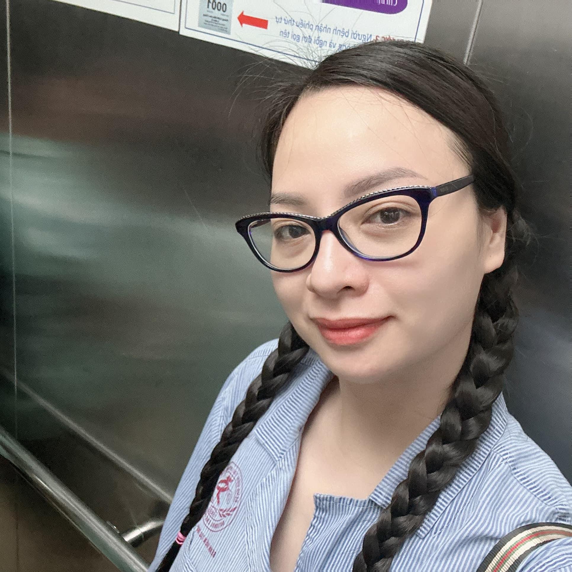 Chị Hà My 