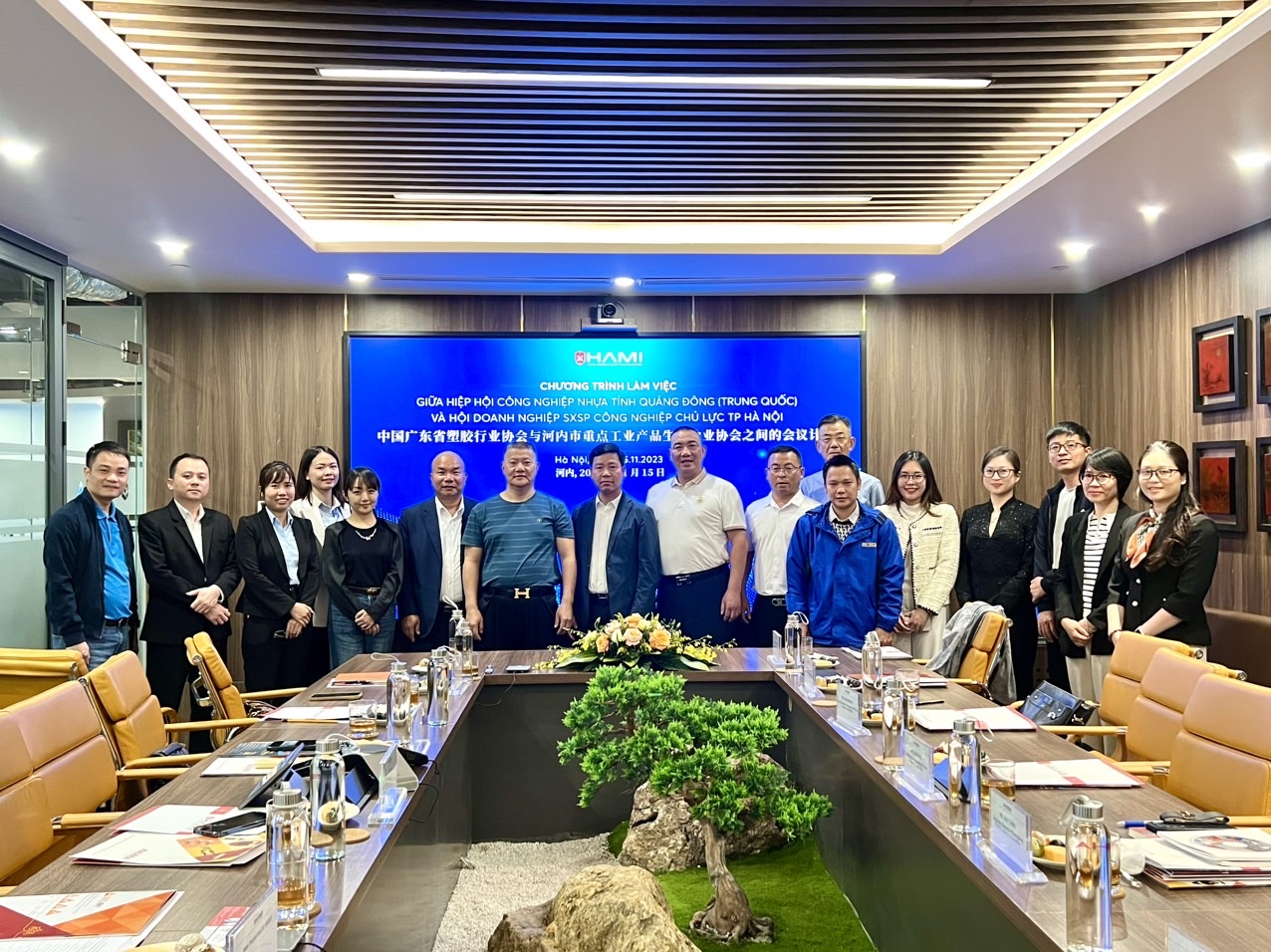 Đội ngũ lãnh đạo, nhân sự