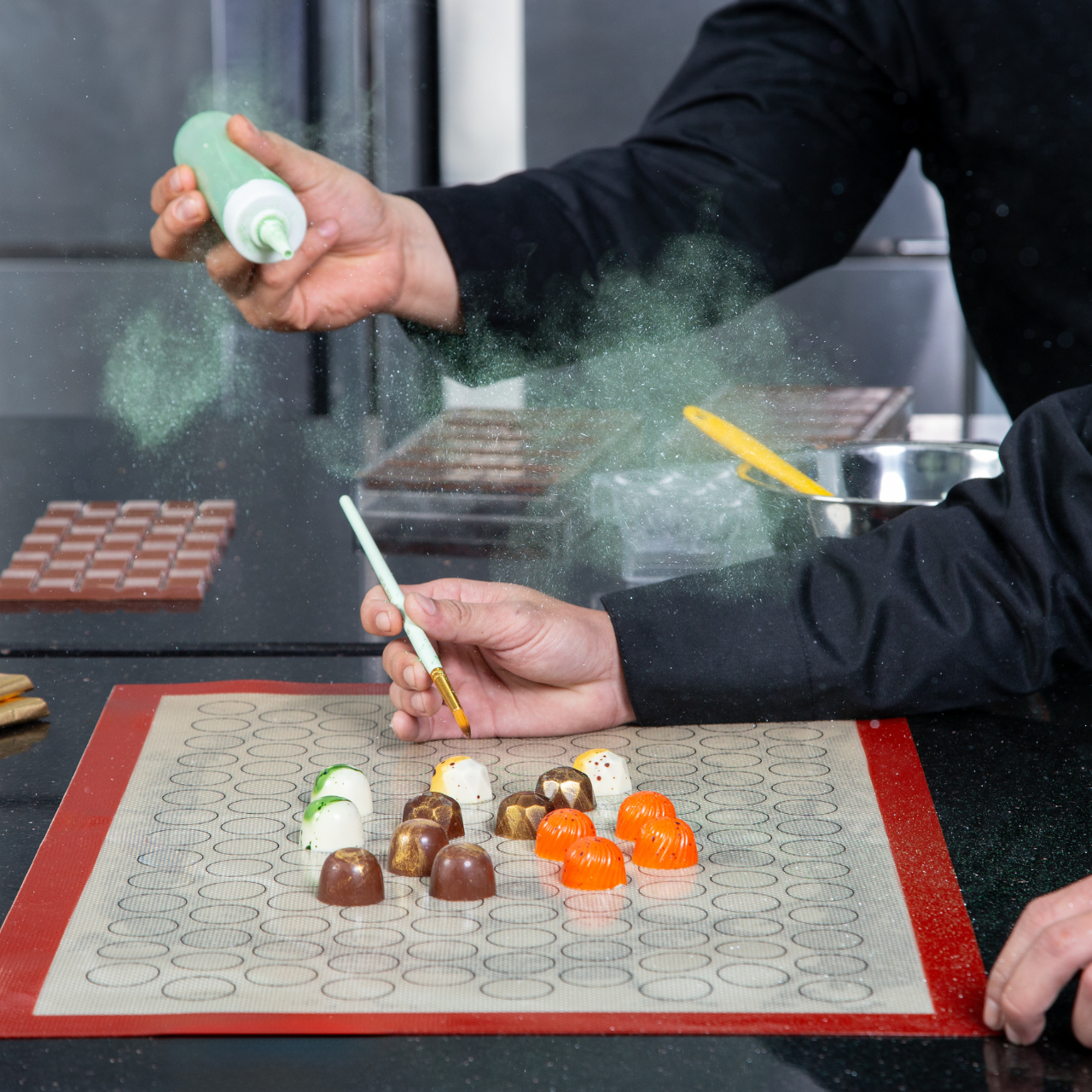 Truyền Thống & Cách Tân