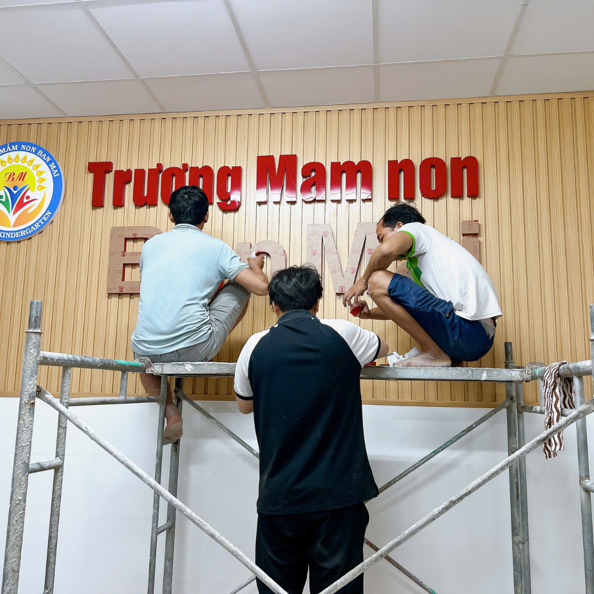 GIA CÔNG & LẮP ĐẶT NHÔM KÍNH, SẮT THÉP, INOX